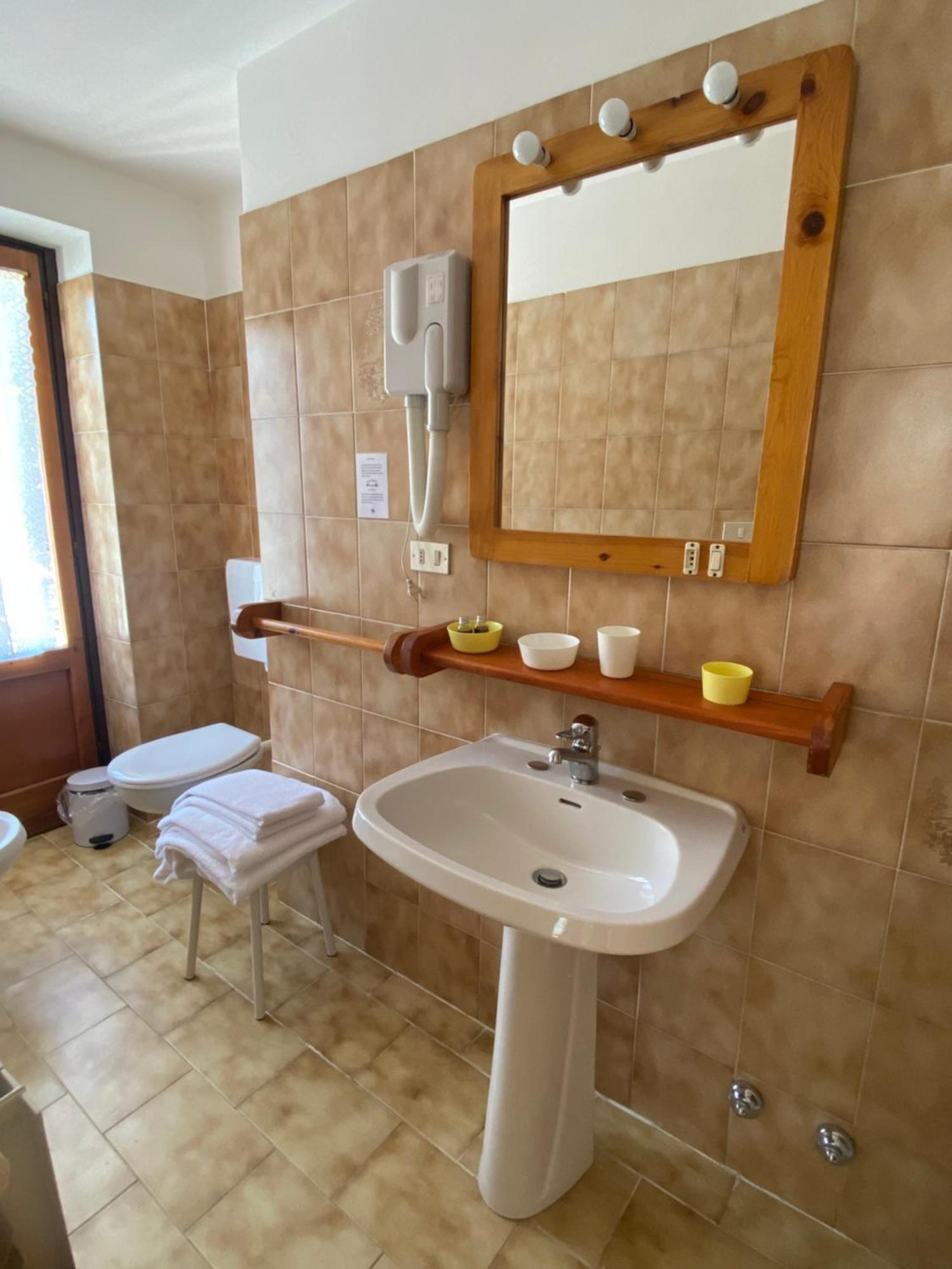 אטרובלס Hotel Col Serena מראה חיצוני תמונה