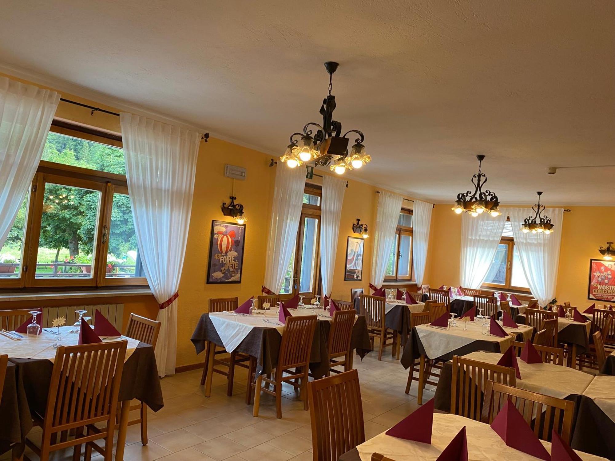 אטרובלס Hotel Col Serena מראה חיצוני תמונה