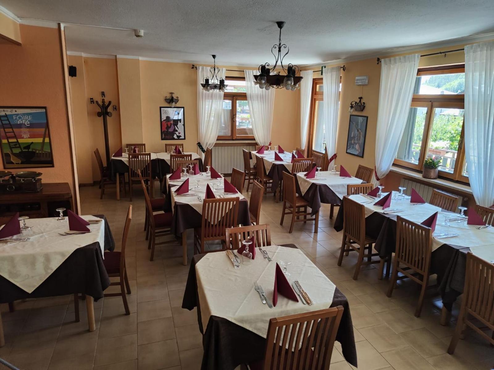 אטרובלס Hotel Col Serena מראה חיצוני תמונה
