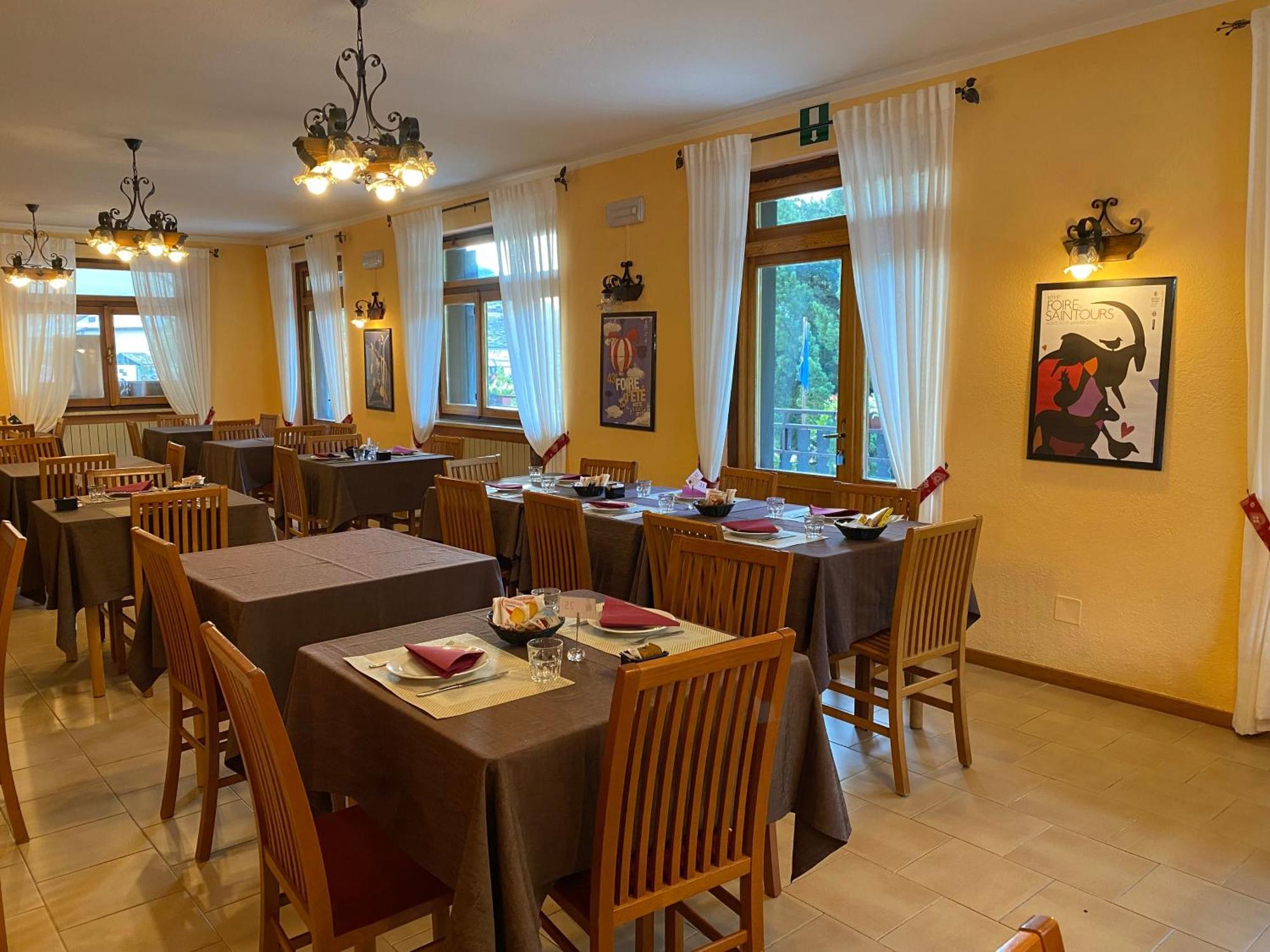 אטרובלס Hotel Col Serena מראה חיצוני תמונה
