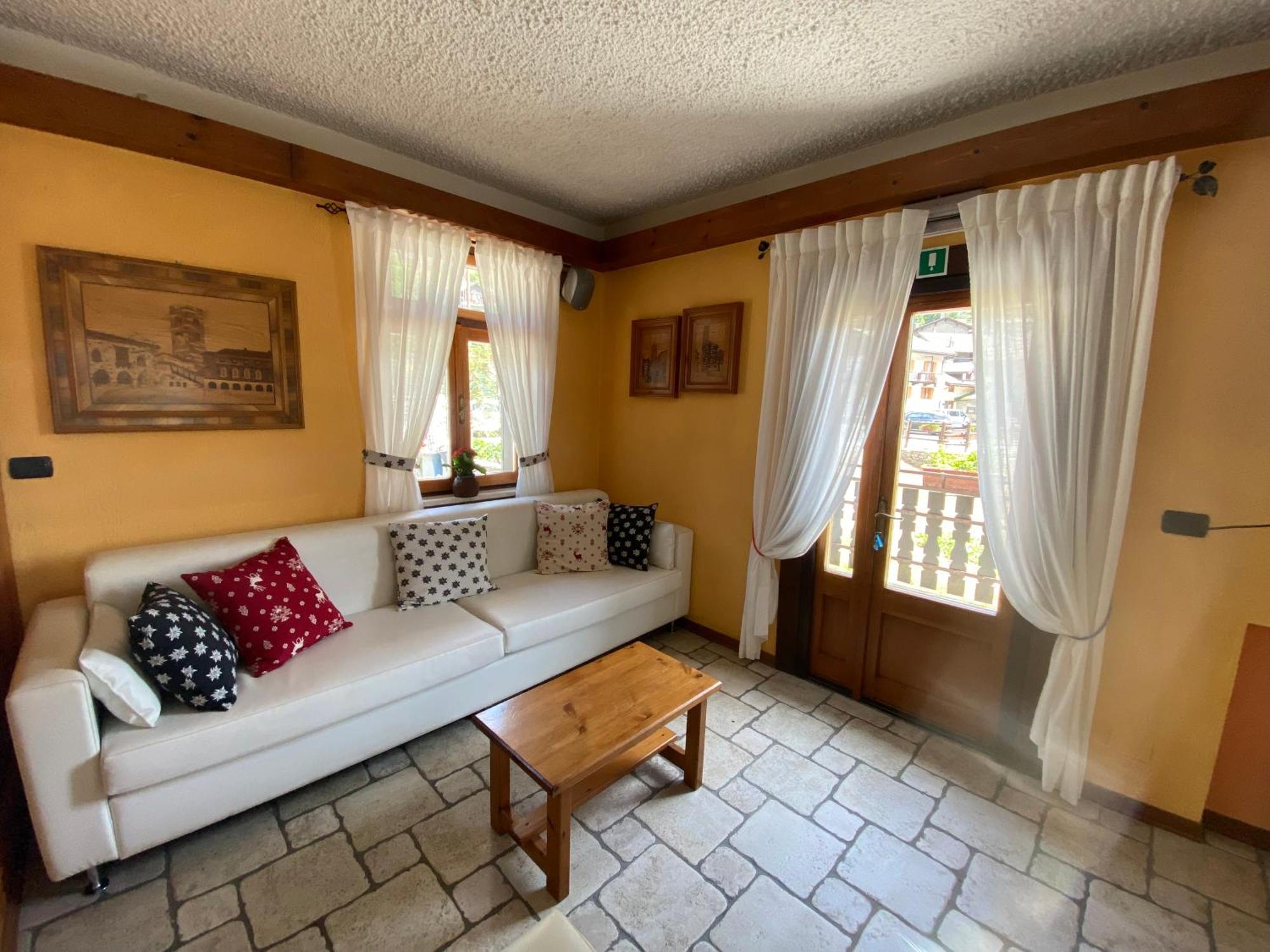 אטרובלס Hotel Col Serena מראה חיצוני תמונה